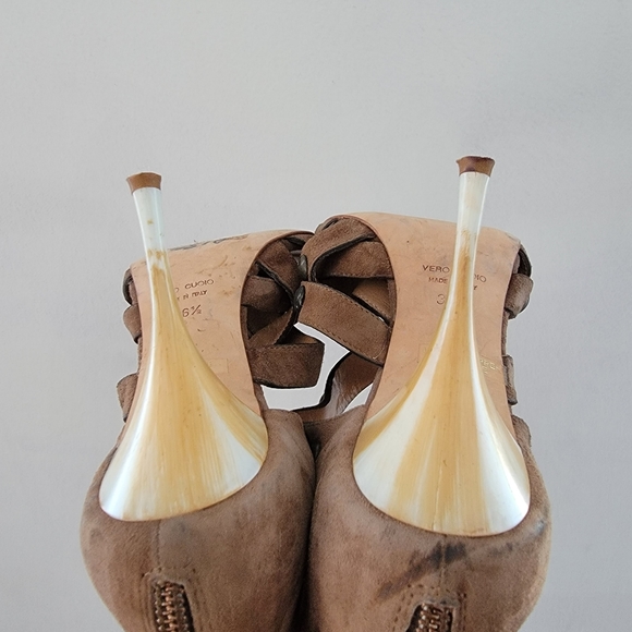 Heels - Picture 7 of 9